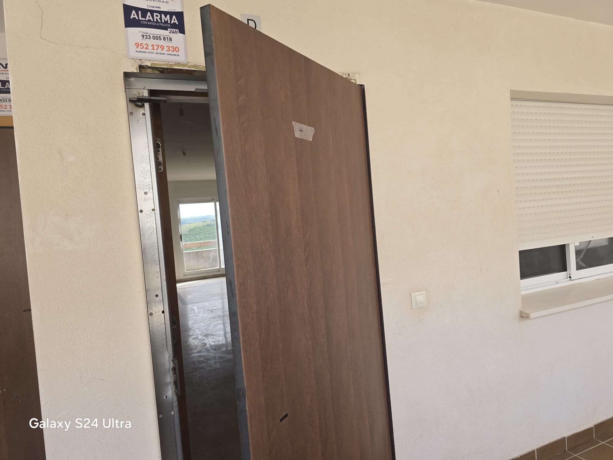 Colocación de puertas antiokupas con anclaje multipunto
