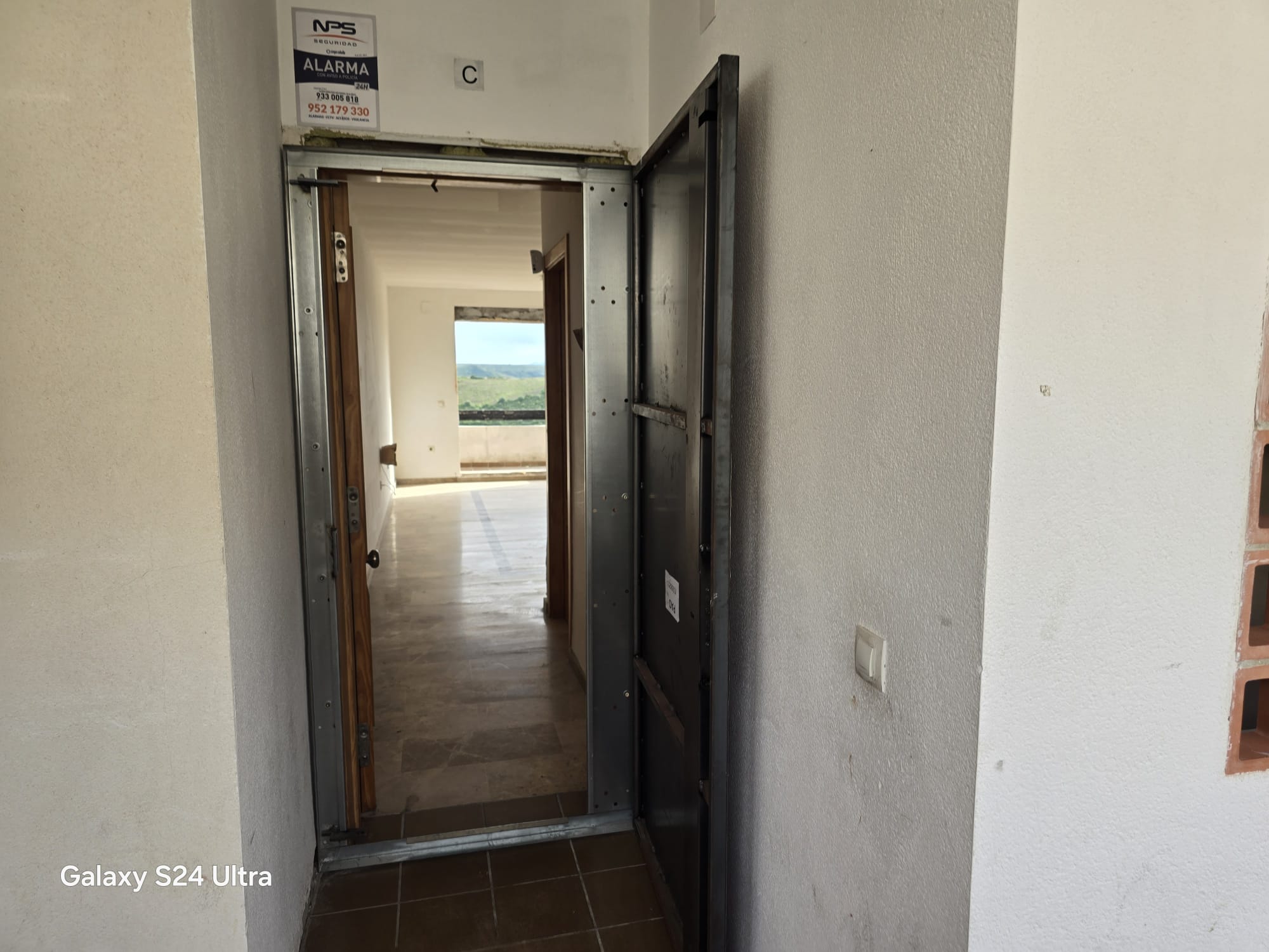 Colocación de puertas antiokupas servicio urgente Madrid